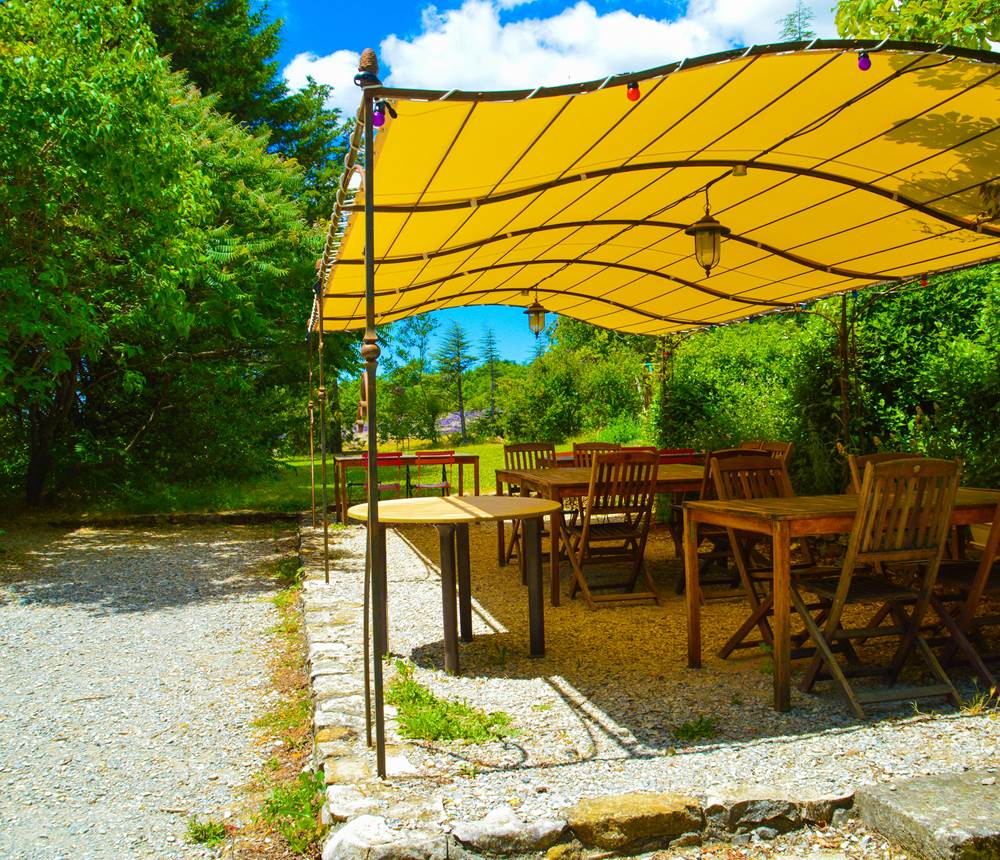 La tonnelle pour vos petits de´jeuners et repas a` la Bastide du Claus